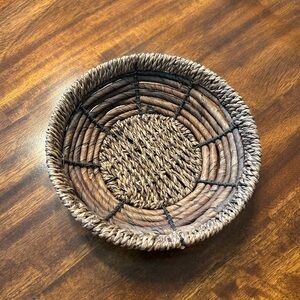 Woven basket bowl